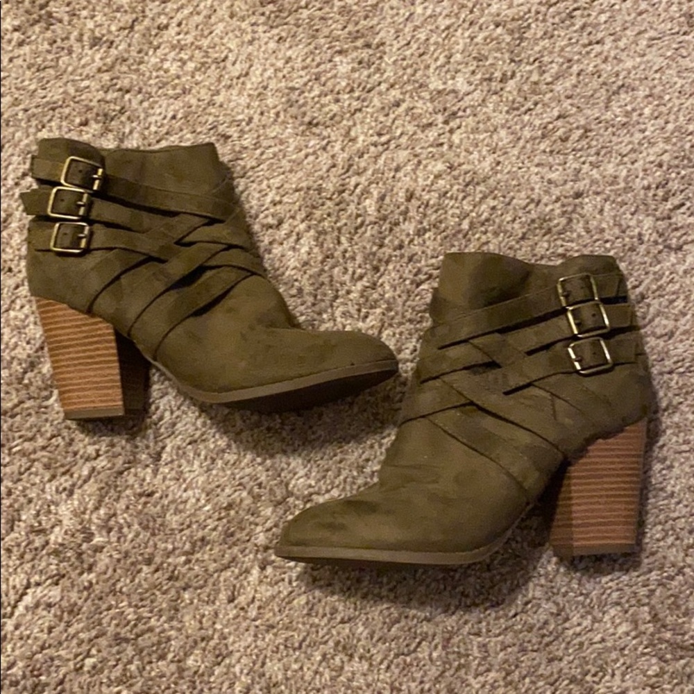 Excellent condition olive green buckle wedge boot